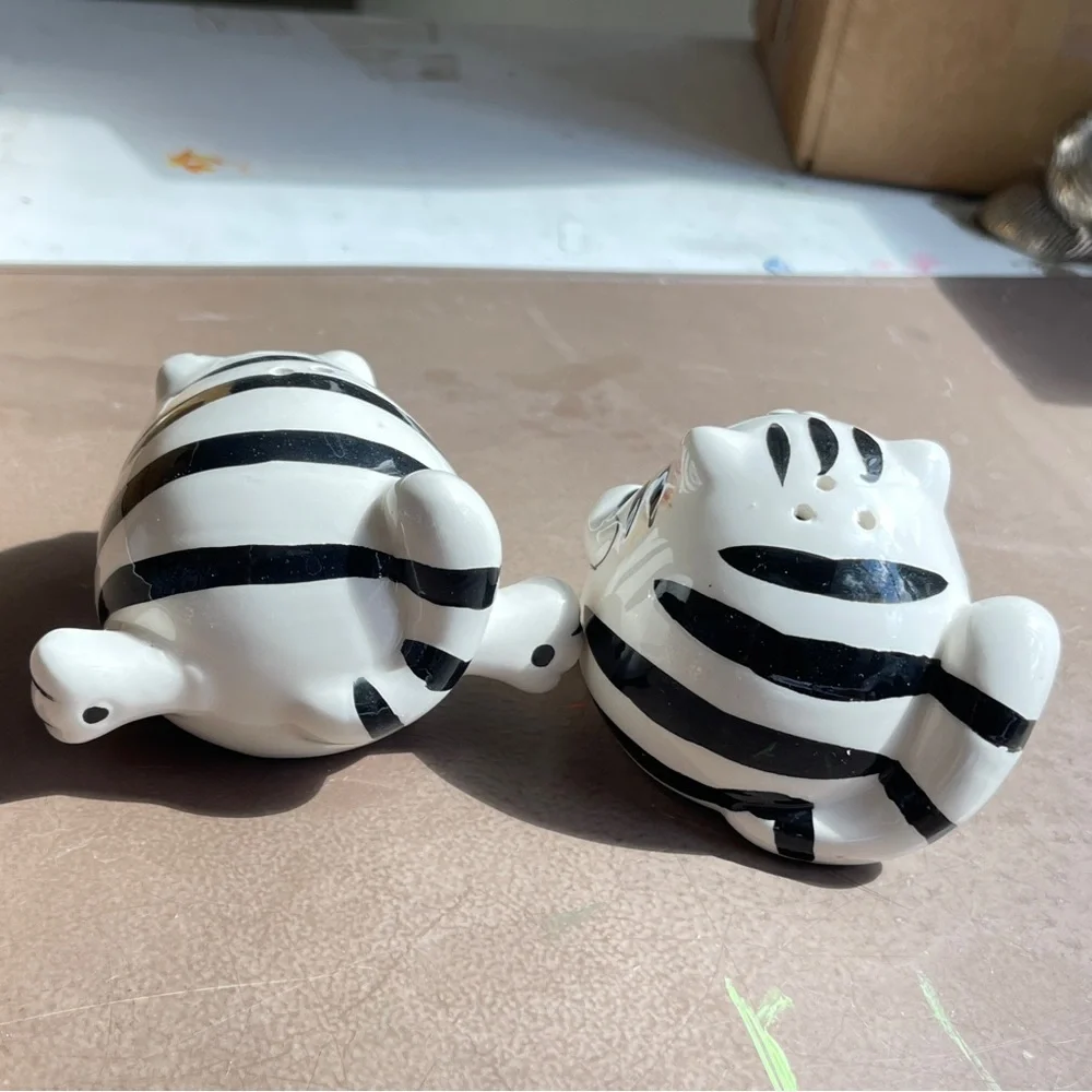 Pier 1 Fat Cat Ceramic Salt & Pepper Shakers